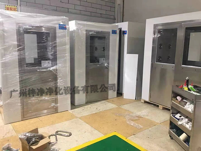 風淋室作為一種重要的凈化設備，廣泛應用于無塵室、電子、制藥等行業。