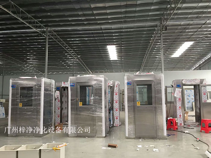 全不銹鋼風(fēng)淋室通道在多個(gè)行業(yè)具有廣泛的應(yīng)用場(chǎng)景