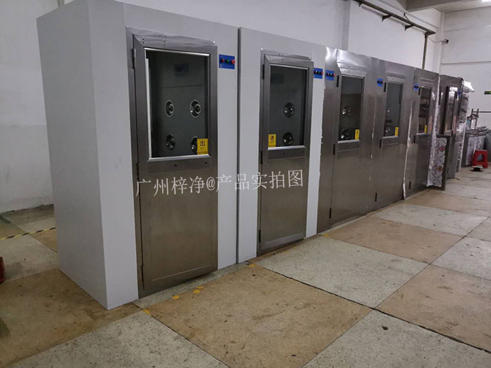 風淋室是潔凈室前門或特定通道的重要組成部分 風淋室是潔凈室前門或特定通道的重要組成部分