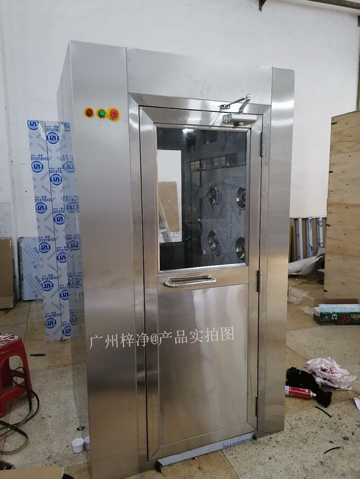 防爆風(fēng)淋室和防爆貨淋室能夠有效去除工作人員和物料表面的靜電和塵埃。