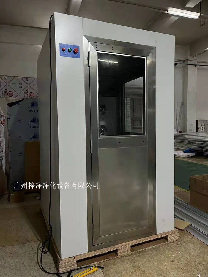 風(fēng)淋室有效去除其表面的塵埃和污染物
